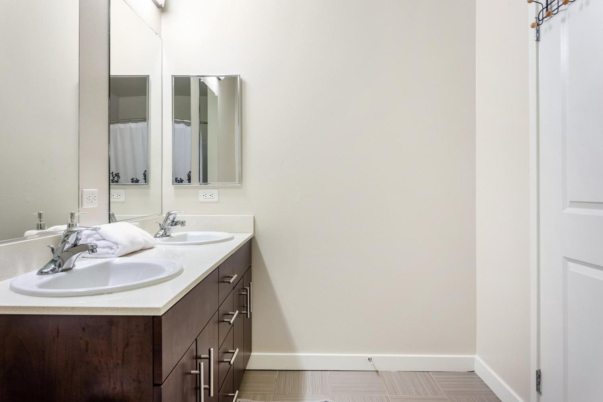 Luxury 2 Bedrooms 2 Bathrooms With Pool And Gym Los Angeles Bagian luar foto